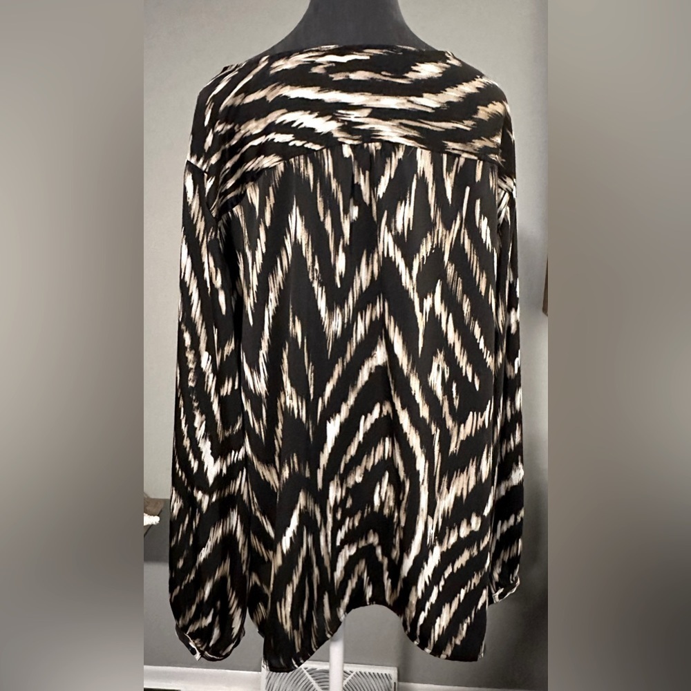 Liz Claiborne Women’s Animal Print Plus Size Blouse - Size 3X - Picture 2 of 3
